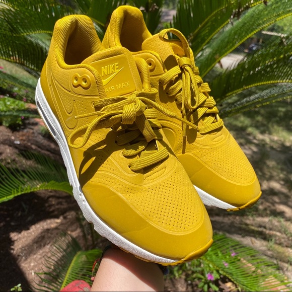 mustard yellow nike shoes